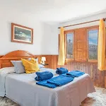 Andres House, Tías