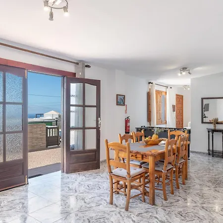 Andres House, * Tías
